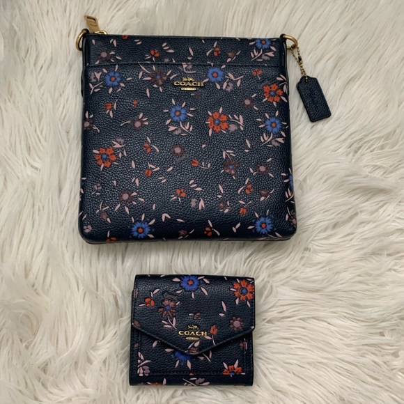 🎊Hp!2x🎊Coach Kitt Crossbody Flower Print w/ Wallet. - Picture 3 of 17